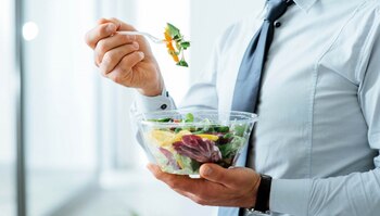 Las ensaladas compradas y empaquetadas