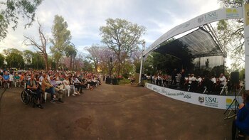 “60 años de buenas notas”,