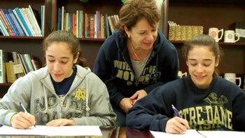 Sabrina y Mónica Flores se