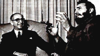 Arturo Frondizi junto a Fidel