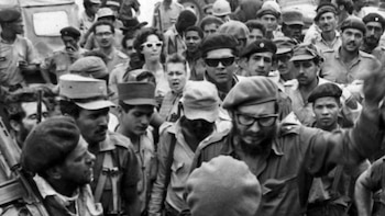 Fidel Castro dirige los combates