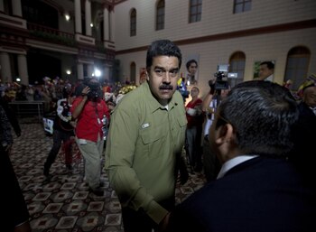 Maduro llegando al lugar del