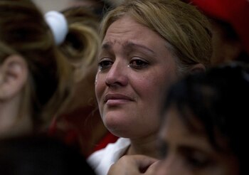 Una médica cubana que trabaja