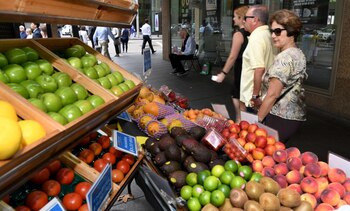 El mal tiene su origen en la falta de Vitamina C por poco o nada de consumo de frutas y verduras frescas (AFP)