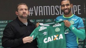 Demerson es defensor, tiene 30