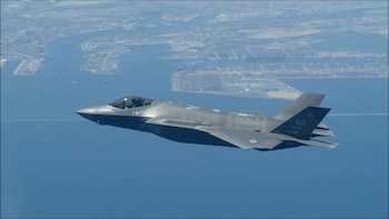 Estados Unidos opera en Siria e Irak contra el ISIS desde su base aérea en Qatar. En la foto un cazabombardero F-35