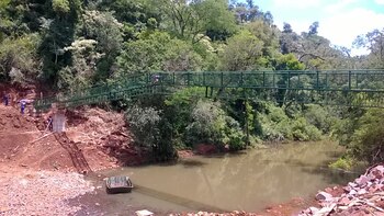 El puente sobre el arroyo
