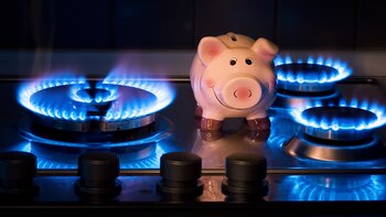 El consumo de los servicios se desaceleró con el aumento de las tarifas (IStock)