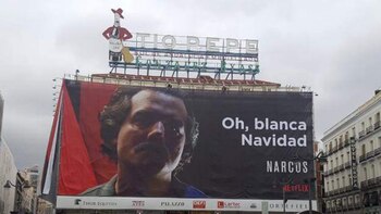 El cartel está instalado en