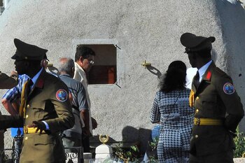 La urna con los restos de Fidel Castro (AFP)