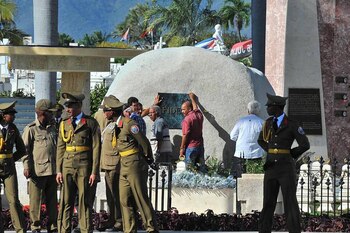 Los restos de Fidel descansarán cerca de los de José Martí (AFP)