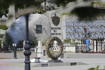 La ceremonia se realizó en el cementerio de Santa Ifigenia (miamiherald)