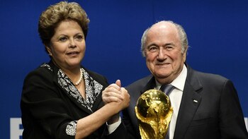Dilma Rousseff y Joseph Blatter,