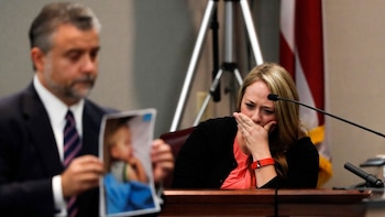 La madre intentó defender a
