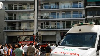 El frente del edificio (Télam)