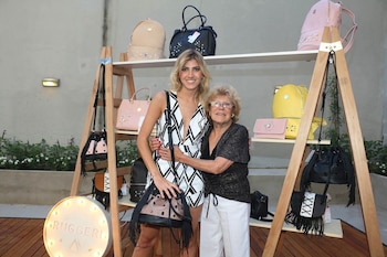 Candela Ruggeri con su abuela