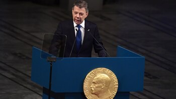 Santos dio un sentido discurso