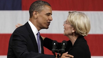 Elizabeth Warren junto a Barack