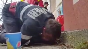 Mugurel en acción. Salvó la vida de un hombre de 51 años cuya vivienda se incendiaba y luego la de su perro