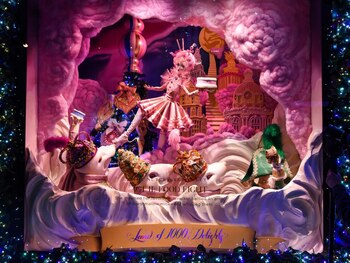 Golosinas por todas partes así es la vidriera de Macy´s para el 2016 “Land of 1000 Delights”