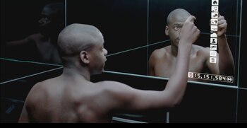 Así luce el espejo inteligente que se muestra en uno de los episodios de la serie Black Mirror