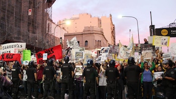 Más de 300 personas se