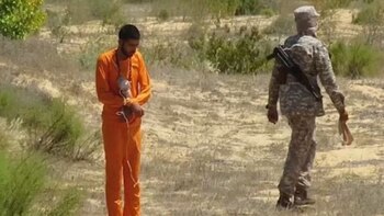 El prisionero de ISIS lleva