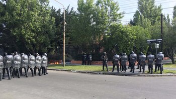 Efectivos custodian la casa de