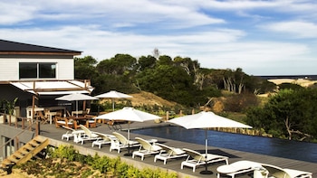 Rodeada de dunas y entre