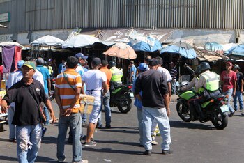 Un grupo de personas protestan