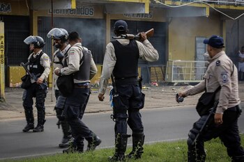 También fueron atacados establecimientos dedicados