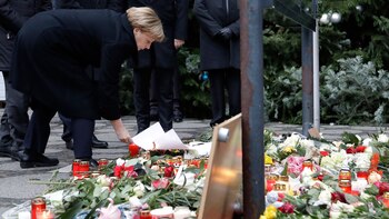 La canciller Angela Merkel tras