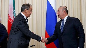 Lavrov junto a su par