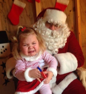 La nena busca escapar de