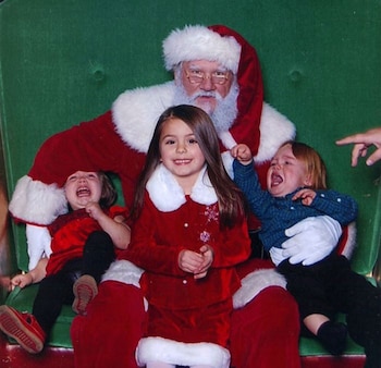 Dos hermanos desesperados intentan escapar