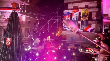 Los sirios desplegaron banderas de