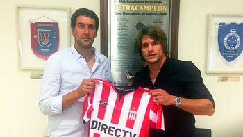 Sebastián Dubarbier, ex Gimnasia, firmó