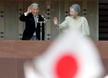 El emperador Akihito y la emperador Michio (AP)