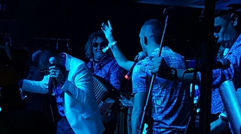 Tevez cantó en su casamiento