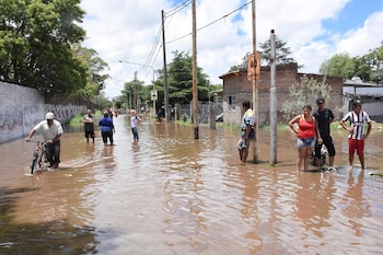 Similar escenario ocurría en Arrecifes, donde el río que pasa por la ciudad tuvo una crecida importante