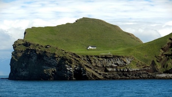 La isla Elliðaey, Islandia, es la más nororiental del archipiélago Vestmannaeyjar