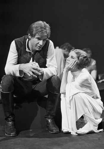 Harrison Ford habla con Carrie Fisher