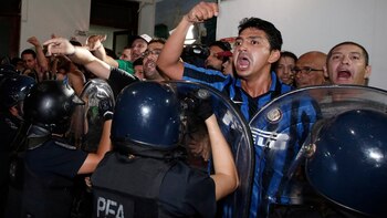 (Agustín Marcarian) Marcha tras la