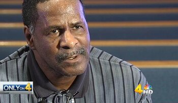 Lawrence McKinney durante una entrevista