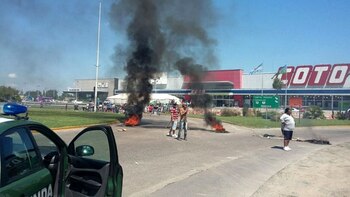 Los manifestantes no se retirarán hasta recibir la canasta de Fin de Año
