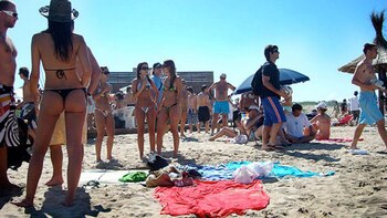 Muchos jóvenes y familias argentinas