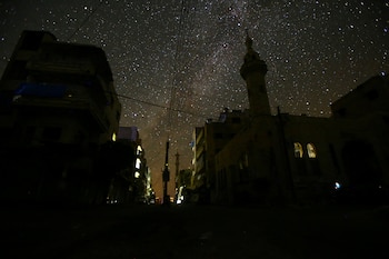 Una mezquita se encuentra en la zona controlada por los rebeldes de la ciudad de Maaret al-Numan en la provincia de Idlib, Siria. El 6 de septiembre de 2016
