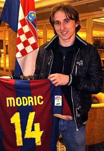 El croata posó con una remera del Barcelona cuando aún estaba en el equipo inglés