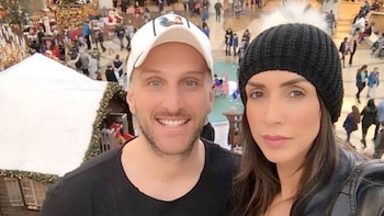 Thaisa junto a su esposo,