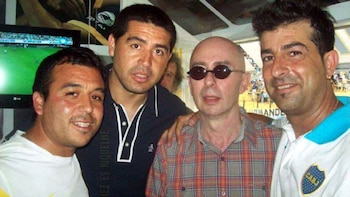 Juan Román Riquelme junto al